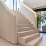 Escalera interior hotel