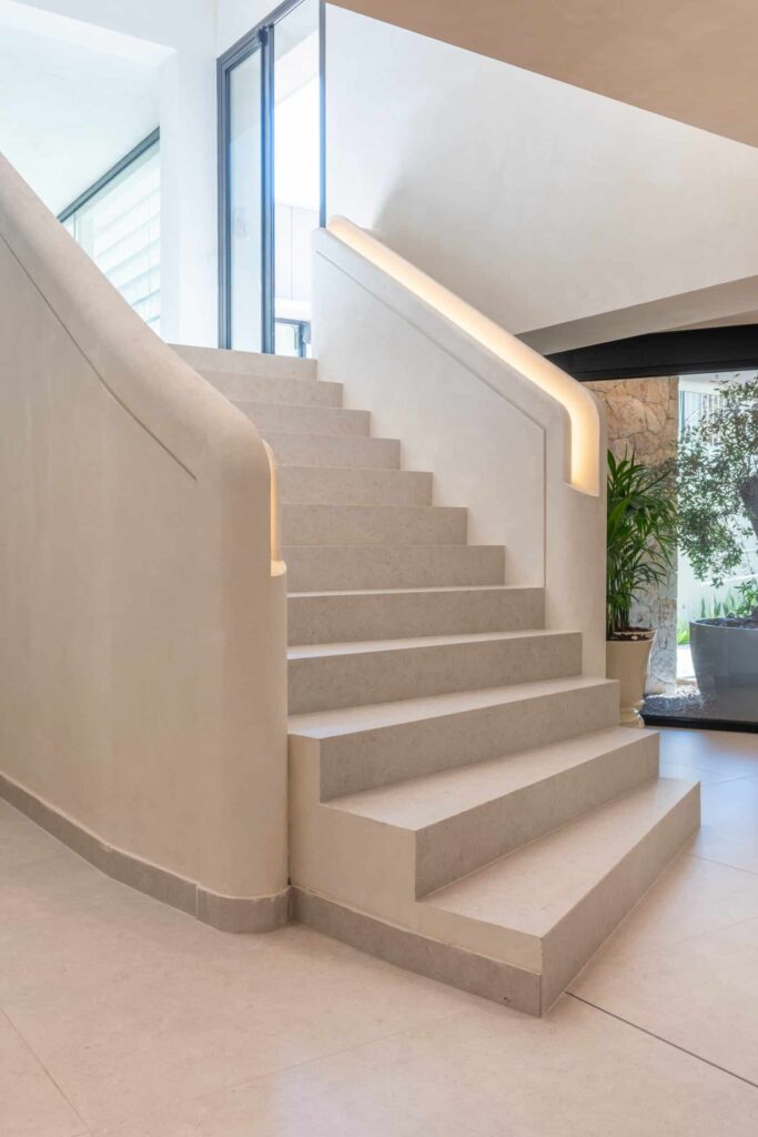 Escalera interior hotel